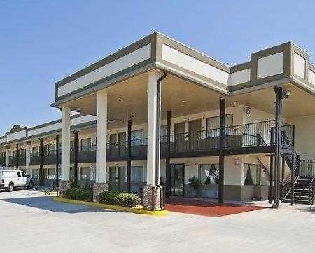Days Inn By Wyndham Gonzales Dış mekan fotoğraf