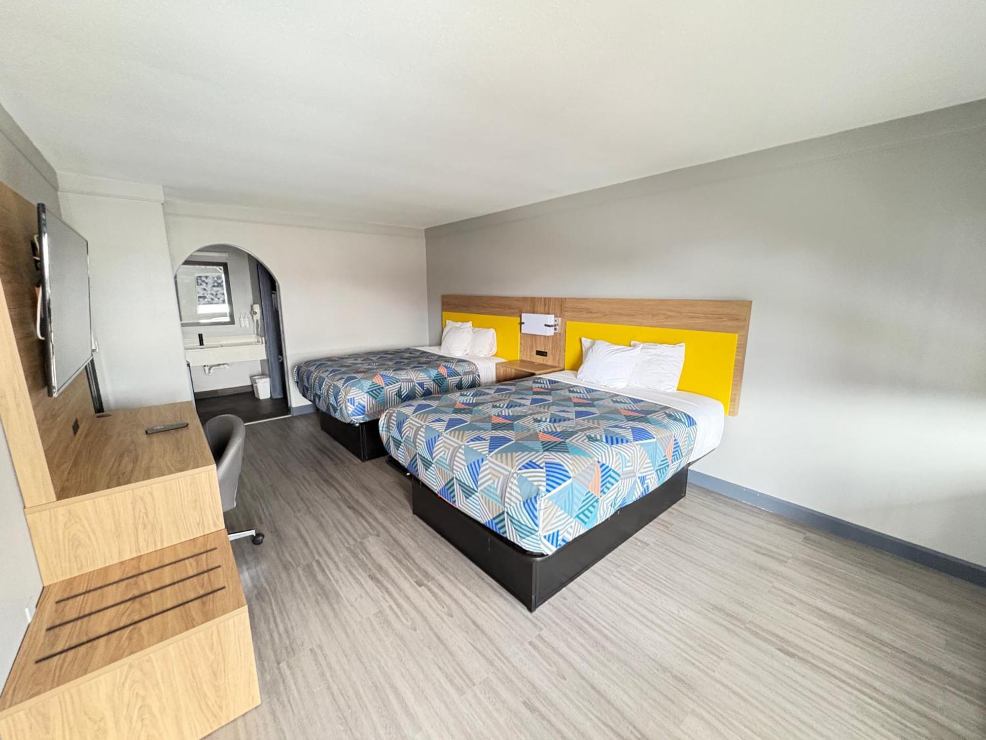 Days Inn By Wyndham Gonzales Dış mekan fotoğraf