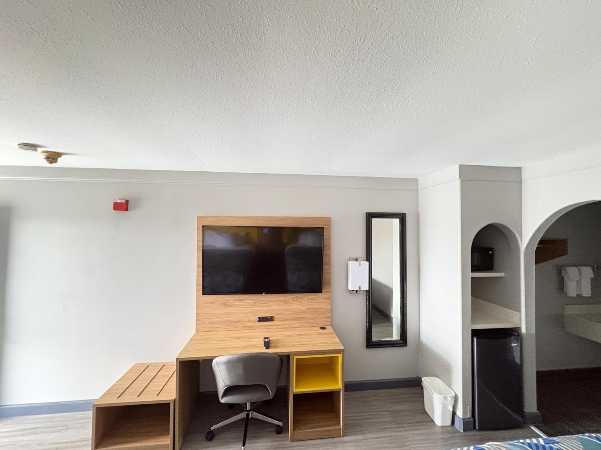 Days Inn By Wyndham Gonzales Dış mekan fotoğraf