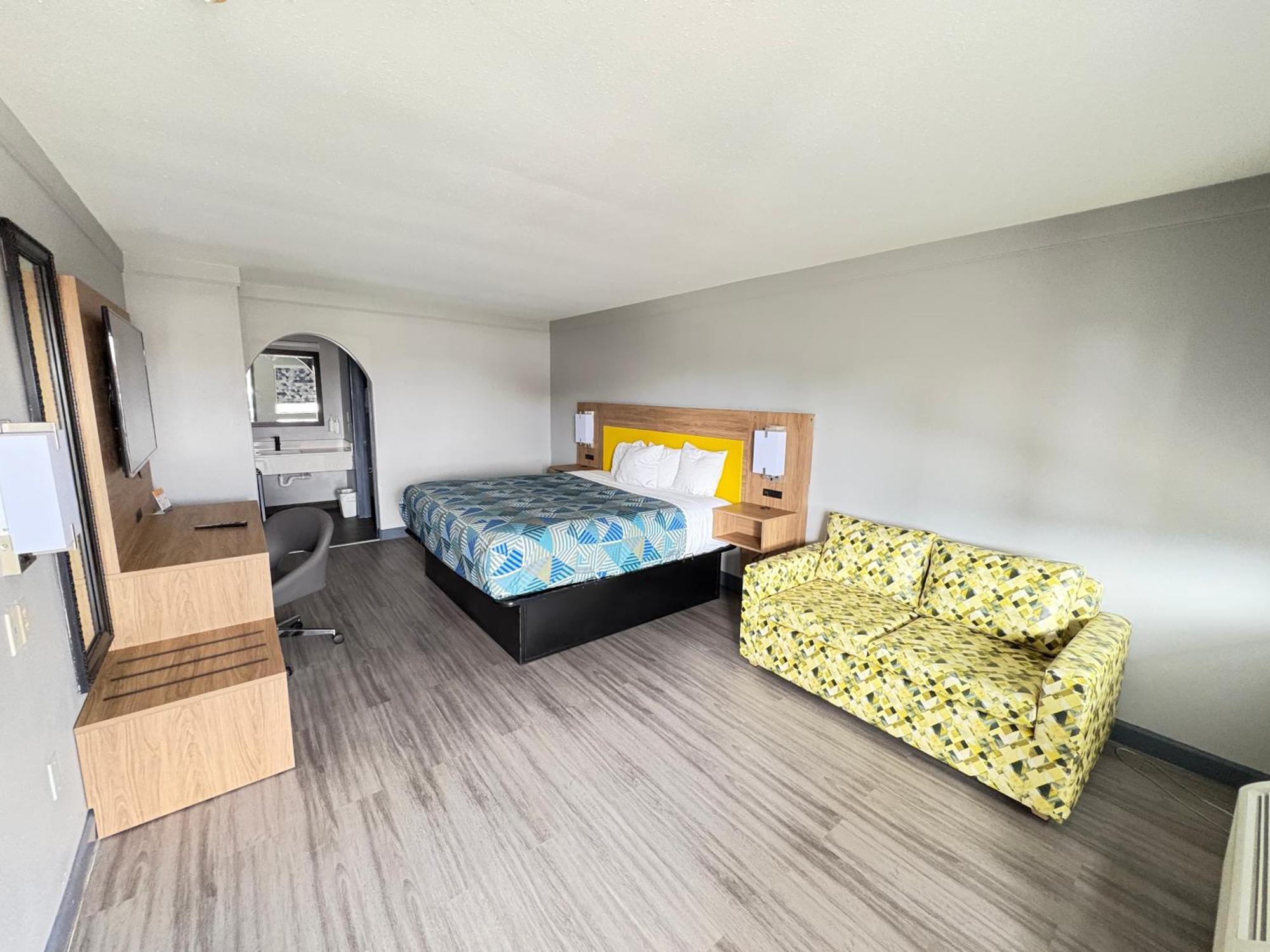 Days Inn By Wyndham Gonzales Dış mekan fotoğraf