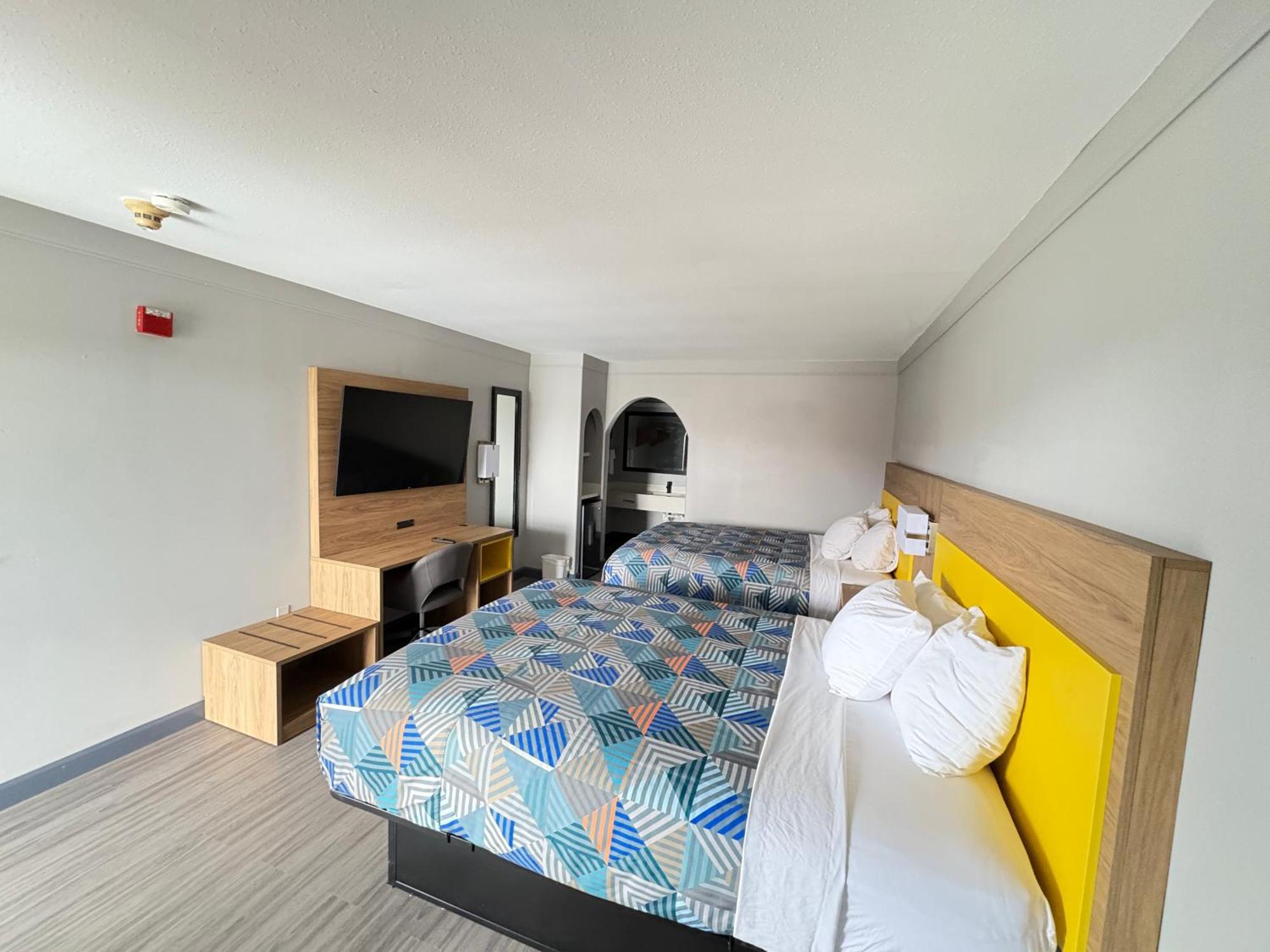 Days Inn By Wyndham Gonzales Dış mekan fotoğraf
