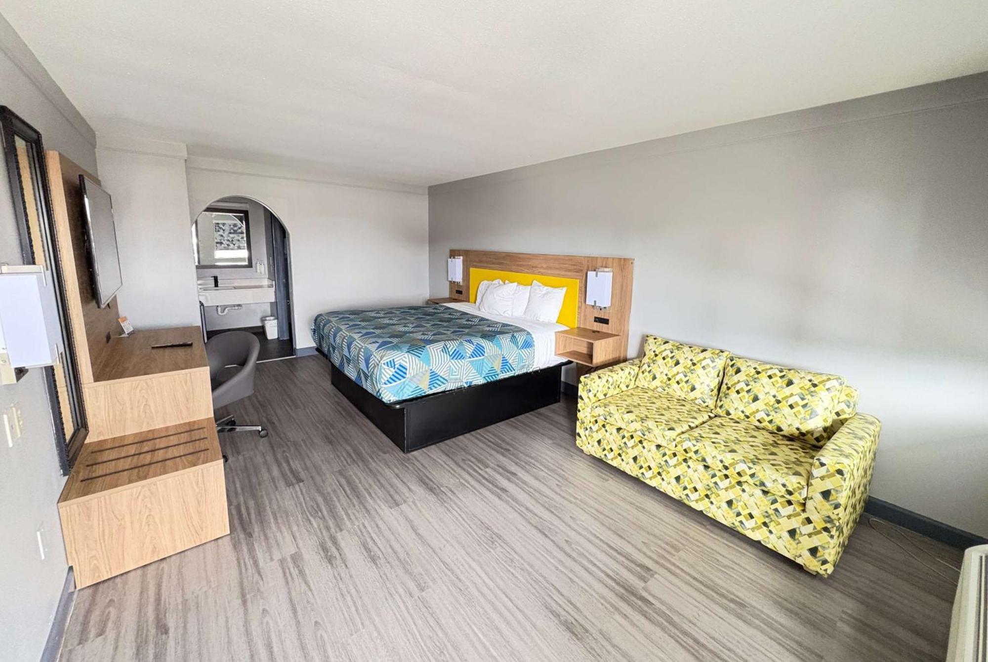 Days Inn By Wyndham Gonzales Dış mekan fotoğraf